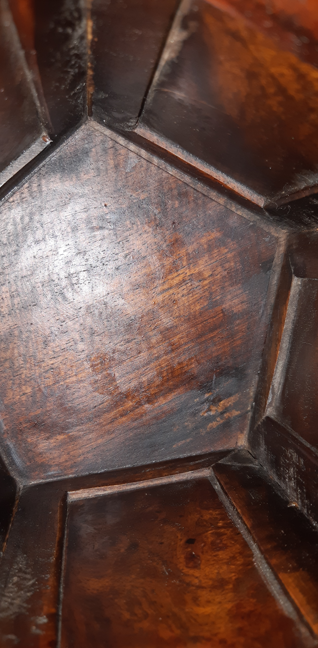 This image has an empty alt attribute; its file name is za-antiqu-070.5.woodBiTong.9.6.png